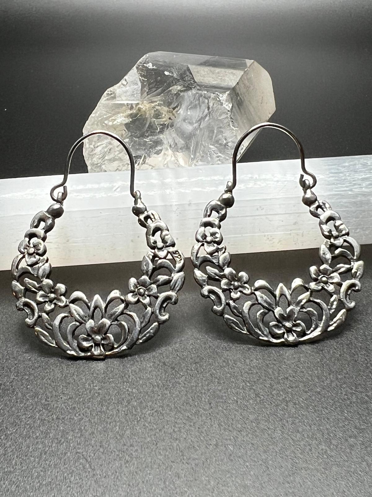 Vintage Sterling Silver Floral Filigree Hoop Earrings